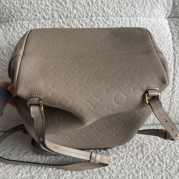 AUTHENTIC LOUIS VUITTON EMPREINTE
MONTSOROUS PM - Picture 4 of 16